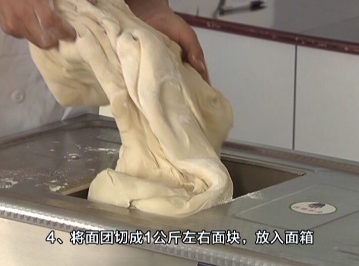 白鴿牌小型商用5-12頭全鋼不銹鋼對輥3項(xiàng)電圓饅頭機(jī)面團(tuán)面包機(jī)
