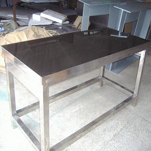 供應不銹鋼桌子，不銹鋼臺子，工作臺，操作臺，不銹鋼工作臺面