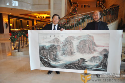 聯(lián)盟理事張虎虎向孫玉璽大使贈送作品